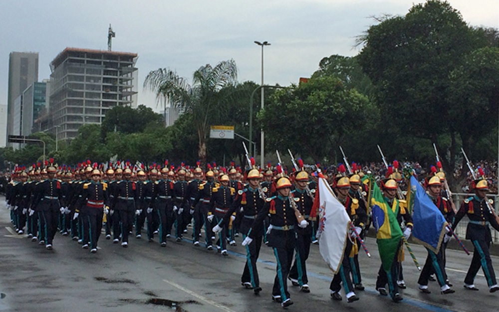 Desfile cívico na Avenida Presidente Vargas, no Centro | Foto: Reprodução/G1