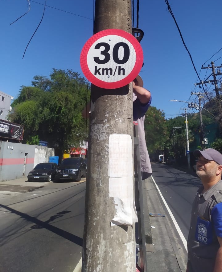 Ao todo, 27 placas de sinalização foram instaladas ou revitalizadas na operação | Foto: CET-Rio