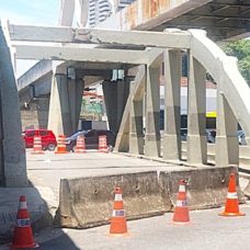 Acidente na Avenida Francisco Bicalho | Foto: CET-Rio
